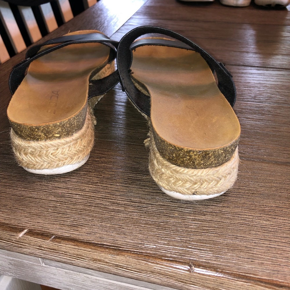 Black platforms! - Picture 4 of 4